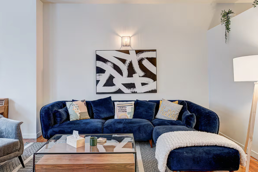 Magnifique APT De 1200 Sqft Meublé ! | 2933117