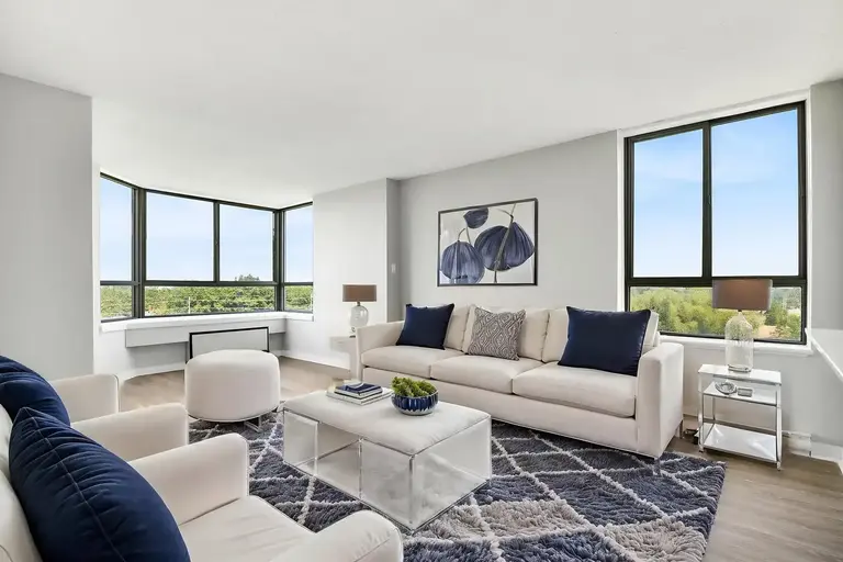 Sophia Apartments | 91 Valley Stream Drive, Ottawa | 2933183
