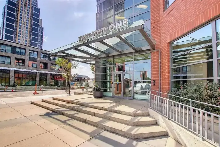 Luxurious 2 Bedroom, 2 Bath, Fully-Furnished Executive Suite | 1503 - 220 12th Ave SE, Calgary | 2933347