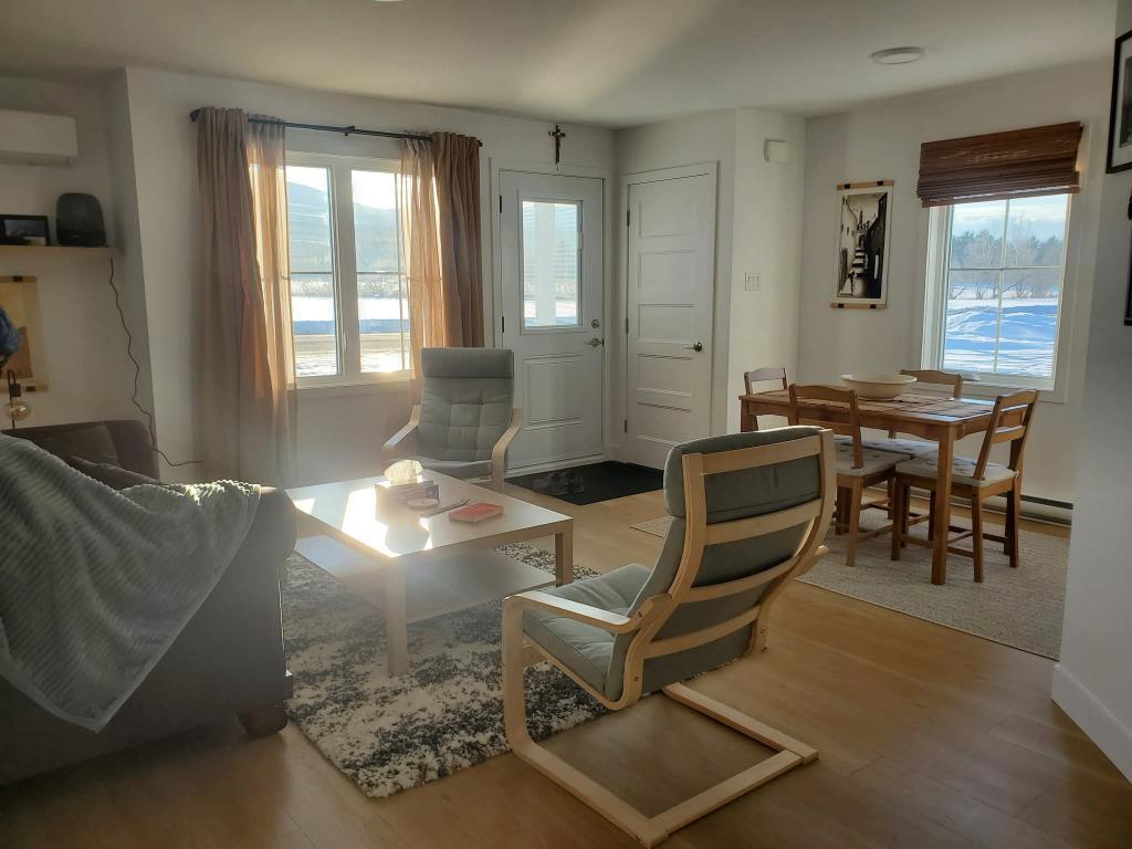 Appartement 4 1/2 à louer avec vue sur la montagne et accès à la rivière | 2933627