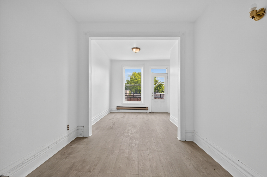 Petite Italie - Beau 3 1/2 Rénové | 2933717