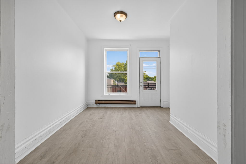 Petite Italie - Beau 3 1/2 Rénové | 2933717