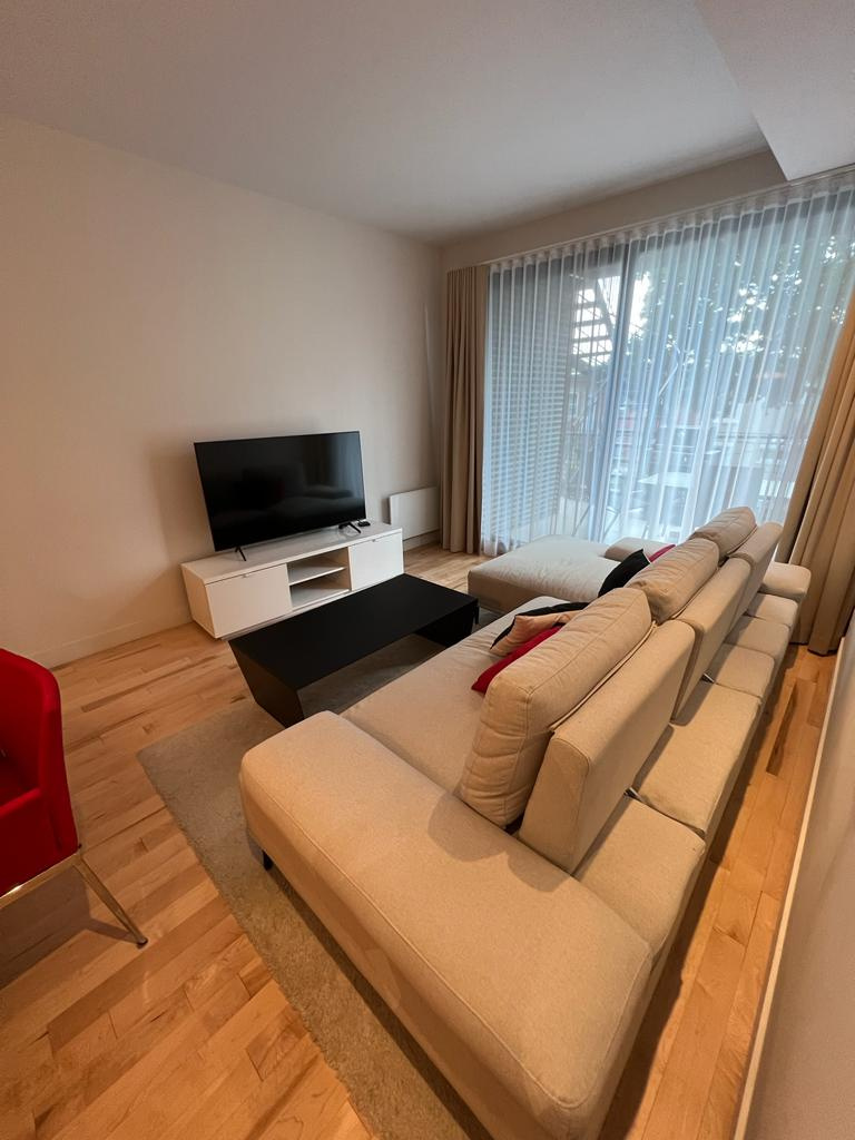 Superbe 3 1/2 Tout Meublé | 2933722