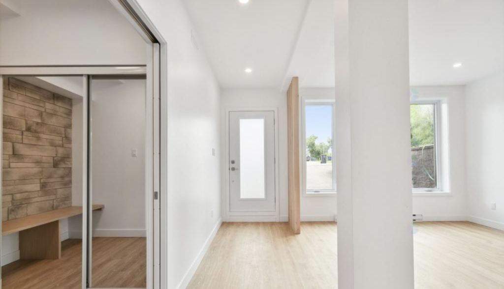 Logis 3 CAC , 1500 Pi2, Rénové à Neuf | 2934159