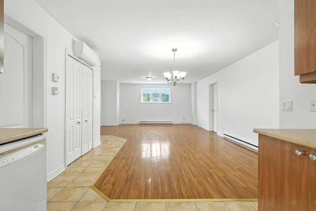 TRÈS GRAND APPARTEMENT 5 1/2 DE +- 1365 PI.CA AVEC THERMOPOMPE À LOUER À SAINT-RÉMI DÈS MAINTENANT! | 2934686