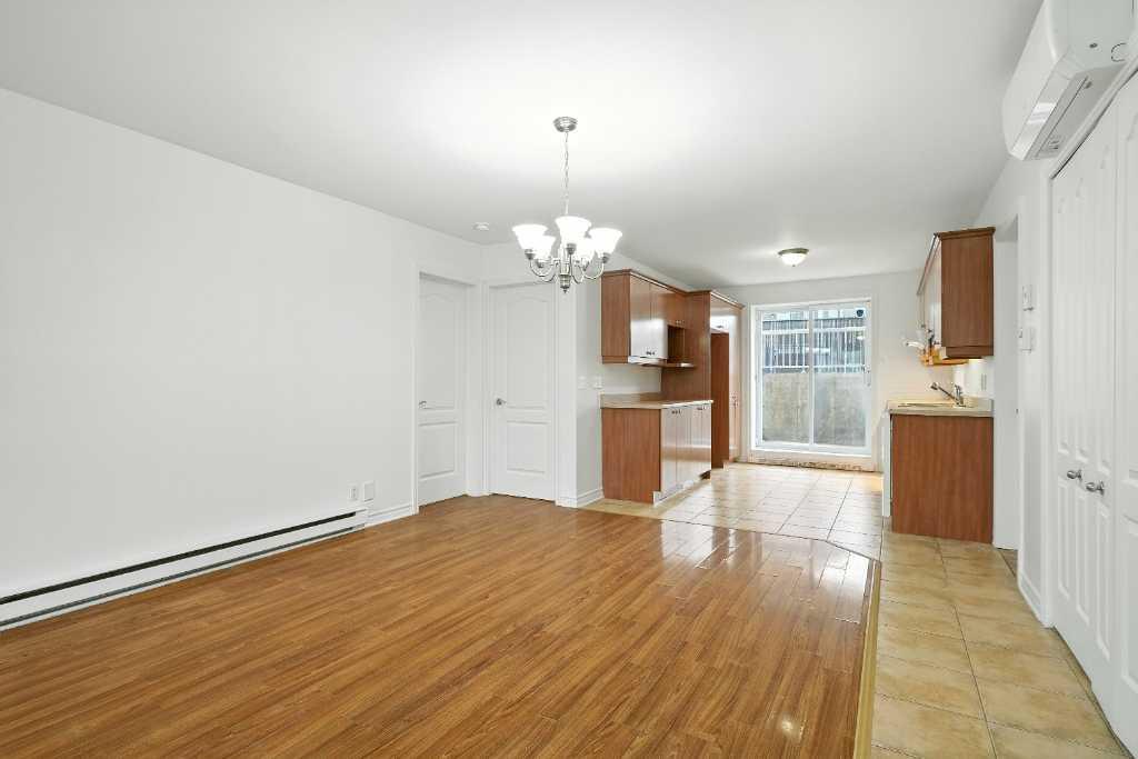 TRÈS GRAND APPARTEMENT 5 1/2 DE +- 1365 PI.CA AVEC THERMOPOMPE À LOUER À SAINT-RÉMI DÈS MAINTENANT! | 2934686