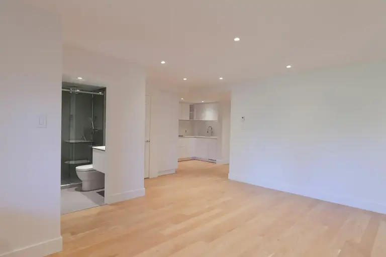 5530 Cote Saint-Luc Road | 5530 Cote Saint-Luc Road, Montreal | 2934807