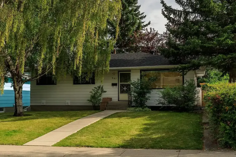 3 Bedroom - Main Floor of House - In Acadia - For Rent | Calgary | 2935088