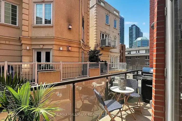 10 Wellesley Place #206 | 10 Wellesley Place, Toronto | 2965054