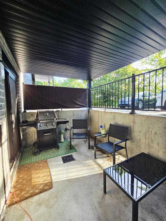 5 1/2, Ste-madeleine, bas de triple(demi-sous-sol), porte patio ,terrasse, cabanon, secteur sécuritaire, tranquille, près des services | 2935728