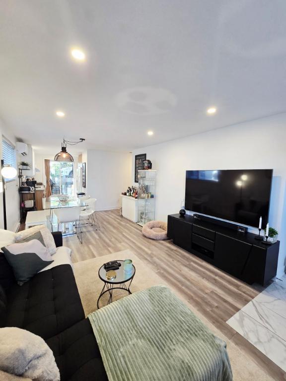 5 1/2, Ste-madeleine, bas de triple(demi-sous-sol), porte patio ,terrasse, cabanon, secteur sécuritaire, tranquille, près des services | 2935728