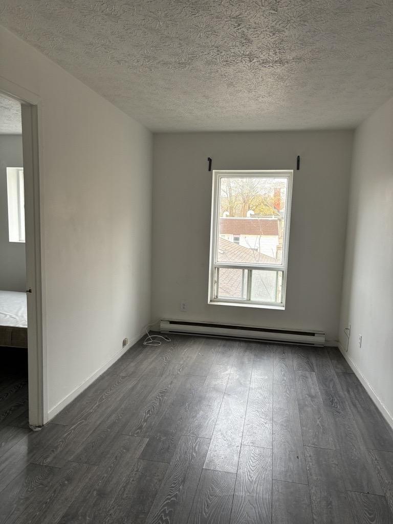 Immeuble - 103-105 King Est Joli 3 1/2 Centre Ville De Sherbrooke | 2935766