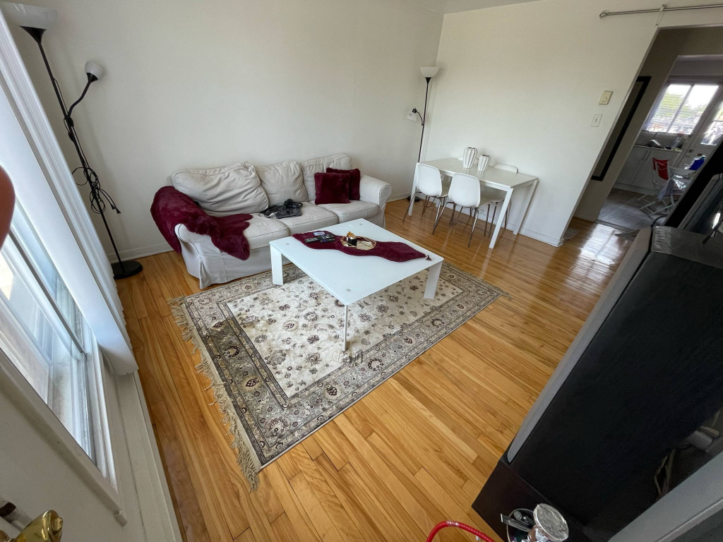 TRES BEAU 4 1/2 RENOVÉ | 2935774