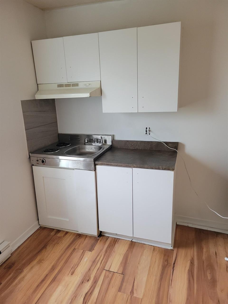 Immeuble - 103-105 King Est Beau Logement 1 Et Demi (rénové) En Plein Centre-ville | 2948232