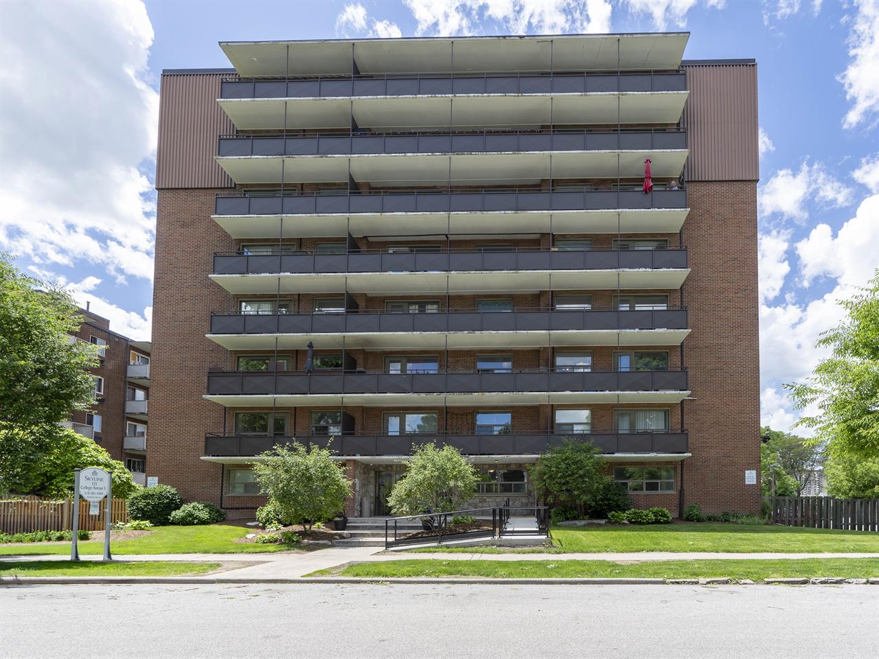 Mapleview Manor Apartments | 2935820