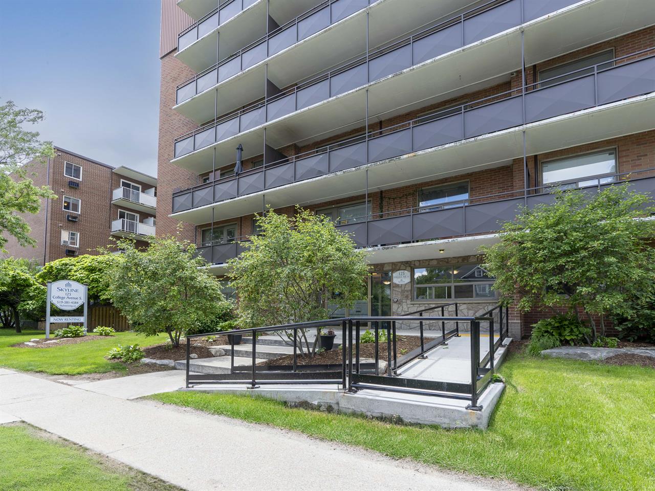 Mapleview Manor Apartments | 2935820