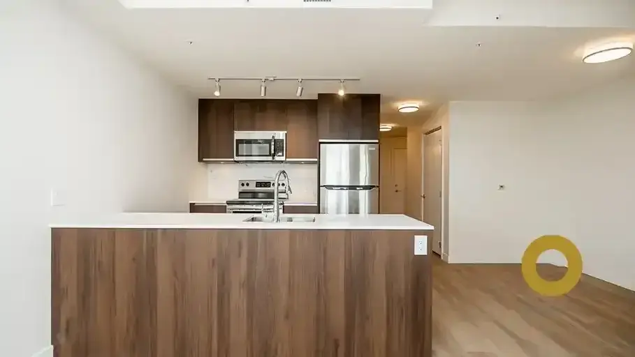 Spacious 2 Bed 2 Bath on Cambie St Near Oakridge!!! | 6137 Cambie Street, Vancouver | 2935970