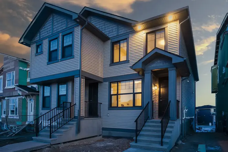 Exquisite & Quiet 3 Bedroom Newly Built Home | 20 Edith Gate NW, Calgary | 2936404