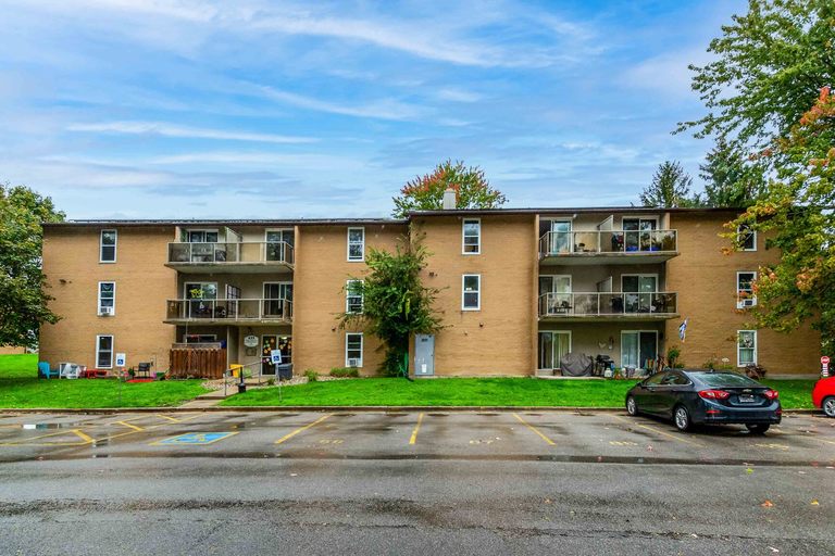Park Place on Village Green Apartments | 625, 635 & 645 Village Green Ave., London | 2938634