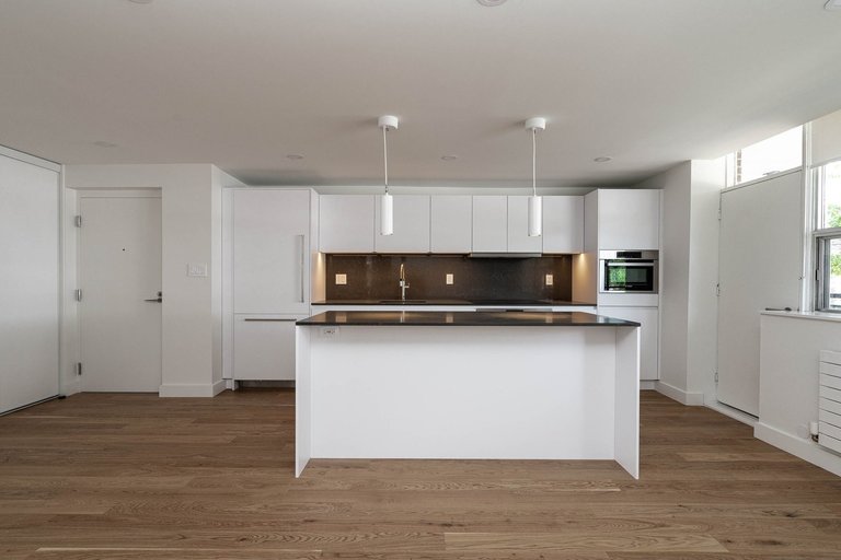 551 Eglinton Avenue East | 551 Eglinton Avenue East, Toronto | 2937308