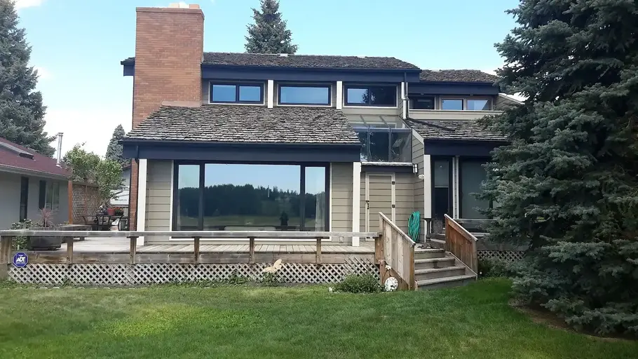 Executive home in Deer Run Estates backing onto Fish Creek Park. | 2503 Deer Side Drive SE, Calgary | 2937485