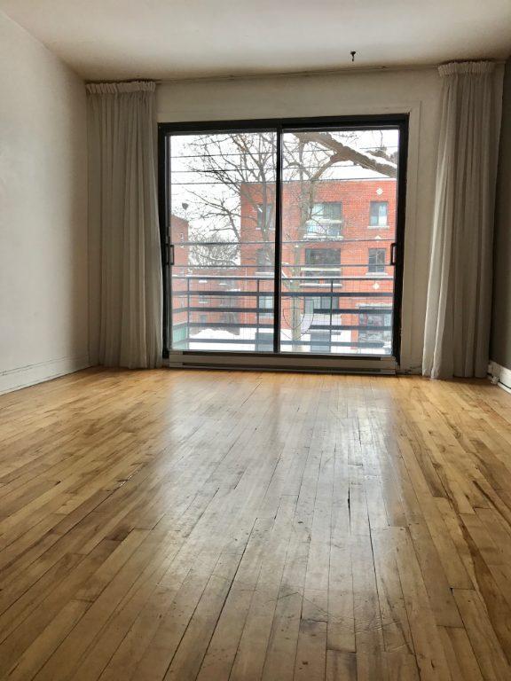 TRES GRAND 41/2 DANS LE HAUT DE COTE DES NEIGES LIMITE OUTREMONT ET VILLE MONT -ROYAL | 2937546