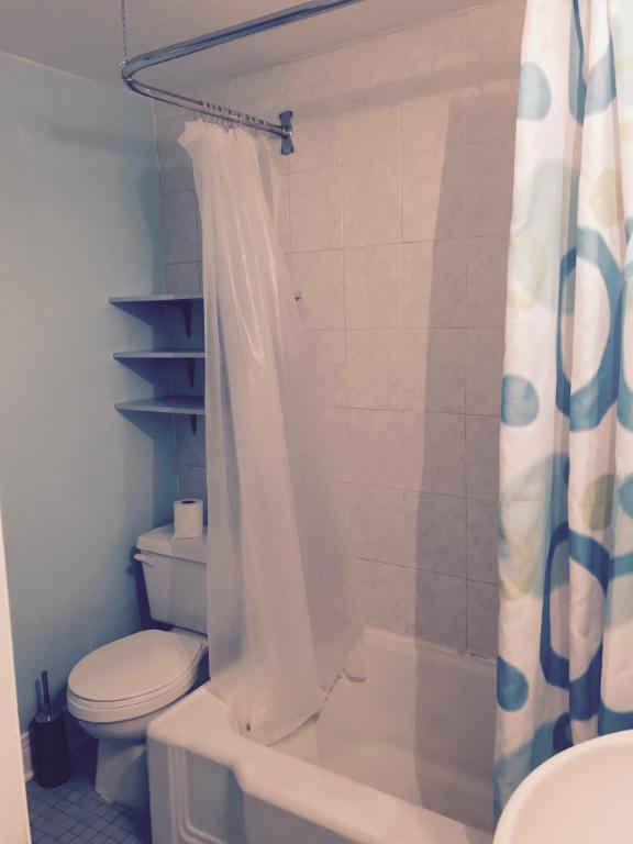 TRES GRAND 41/2 DANS LE HAUT DE COTE DES NEIGES LIMITE OUTREMONT ET VILLE MONT -ROYAL | 2937546