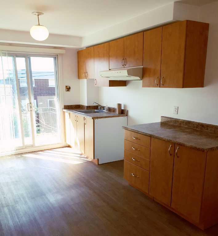 Nouveau-Rosemont Grand 4 1/2 rénové haut triplex | 2937554