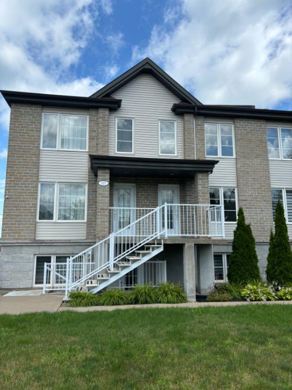 Grand 4 ½ à louer – Sur 2 étages – 2 stationnements | 2937558