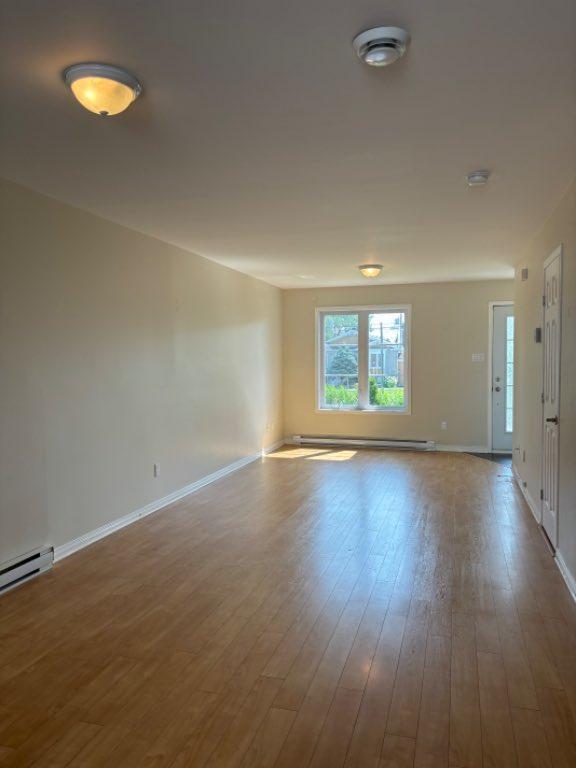 Grand 4 ½ à louer – Sur 2 étages – 2 stationnements | 2937558