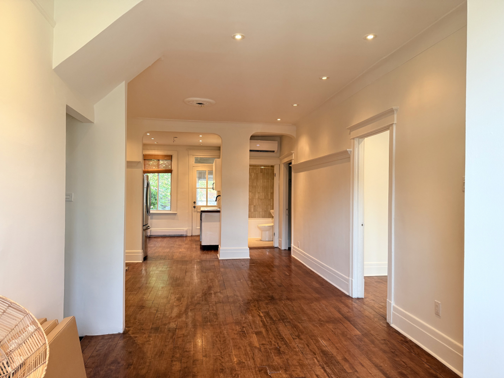 3 BEDROOM APARTMENT NDG W/ BASEMENT YARD | 2937570