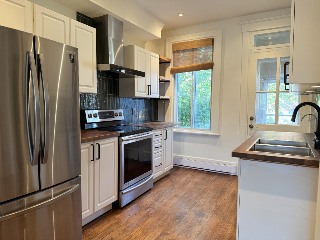 3 BEDROOM APARTMENT NDG W/ BASEMENT YARD | 2937570