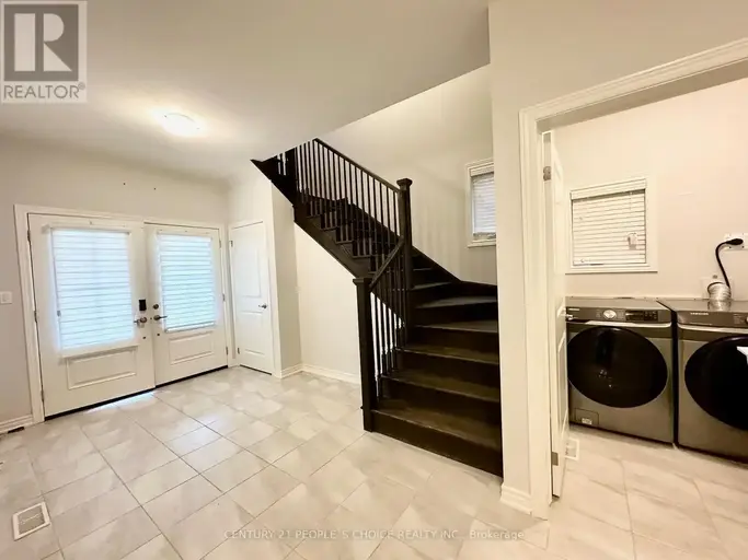 MAIN & UPPER - 28 SWAN AVENUE | MAIN & UPPER - 28 SWAN AVENUE, Pelham | 2937750