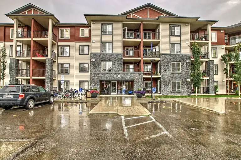 This meticulously maintained top-floor unit offers 2 bedroo | 1416 - 81 Legacy Boulevard Southeast, Calgary | 2952767