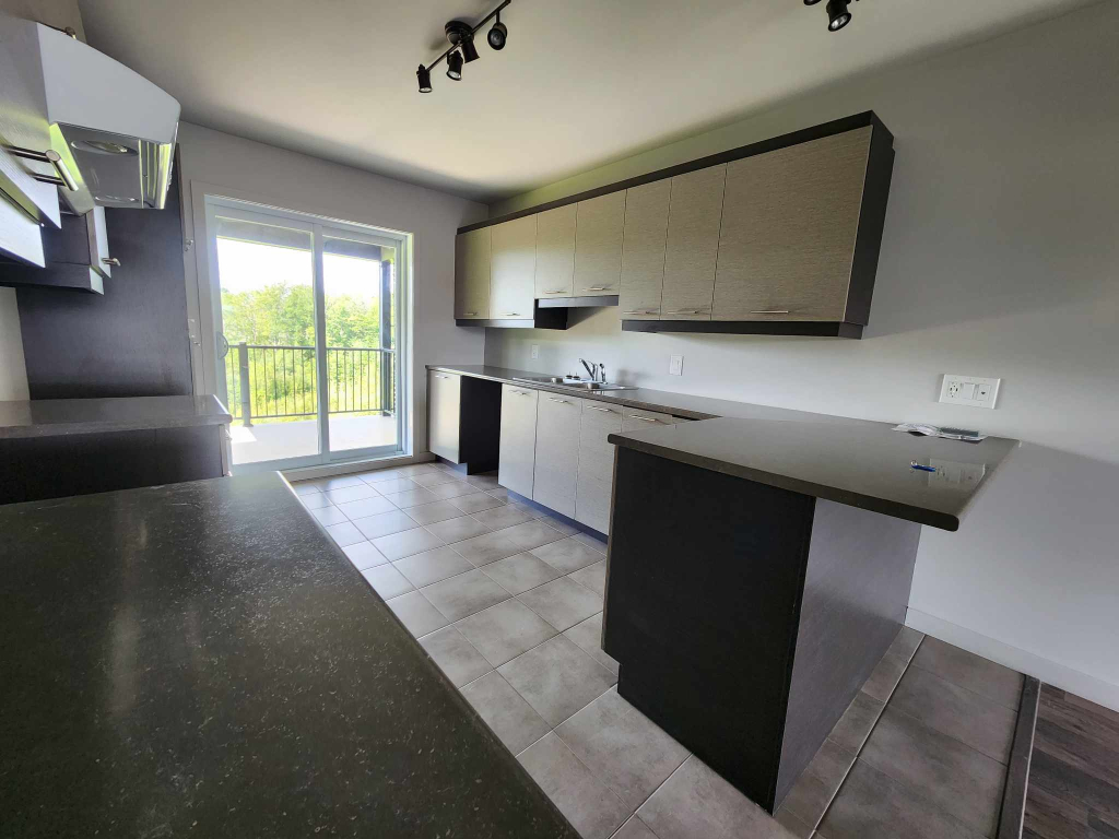 4 ½ HAUT DE GAMME | FLEURIMONT | AOÜT | 2938508