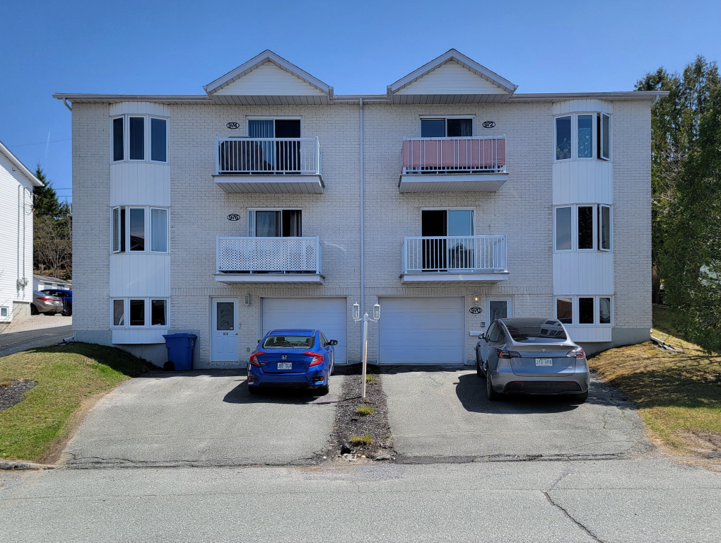 Appartement Sur 2 étages Avec Garage | 2938534