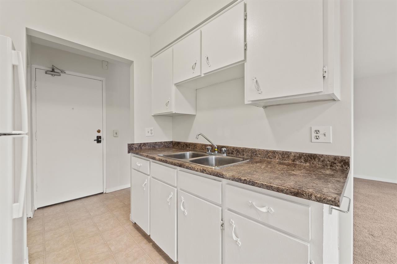 University Tower Apartments | 2938606