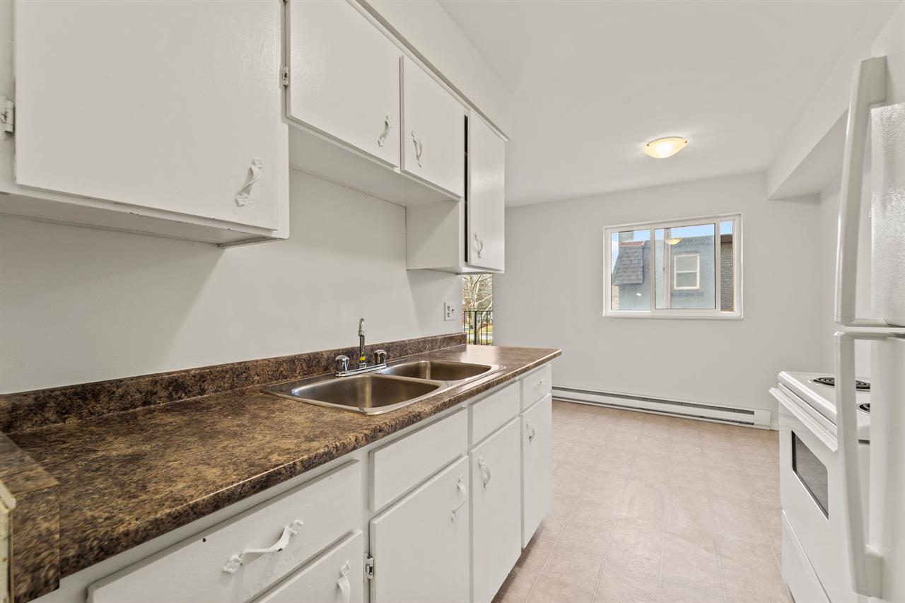 University Tower Apartments | 2938606