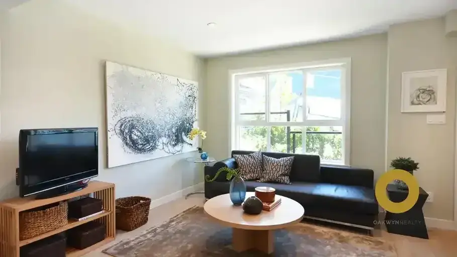 Walk-up Studio + 1 Bath in Fairview Slopes | 2208 Alder Street, Vancouver | 2938806