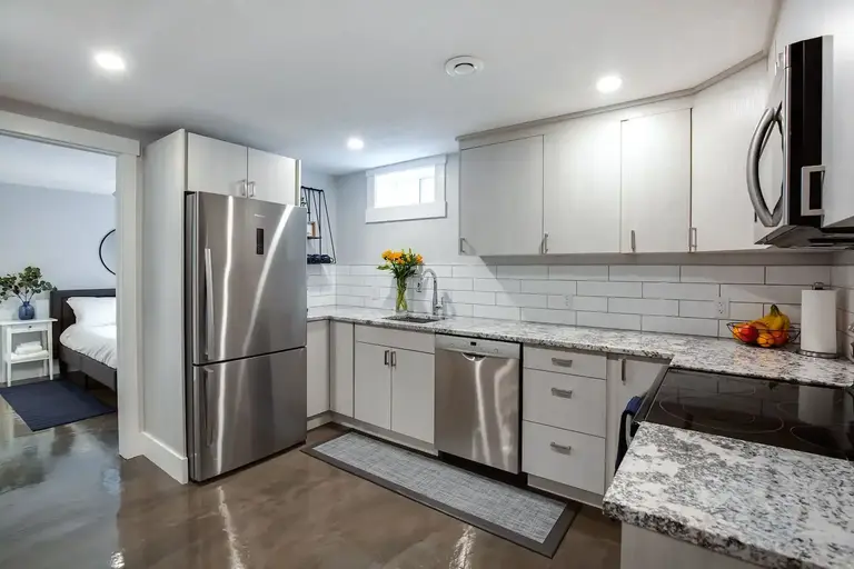 FURNISHED, LEGAL Suite, Short Walk to UofC & C-Train. Garage! Available Aug 16! | Calgary | 2939242