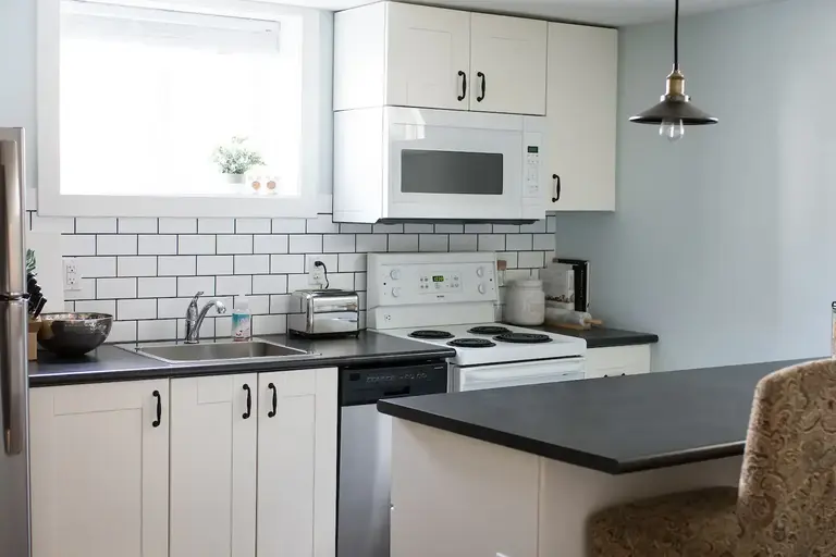 Brentwood Suite. Close to U of C.  Train to SAIT & Down Town - Dishwasher | Calgary | 2939265