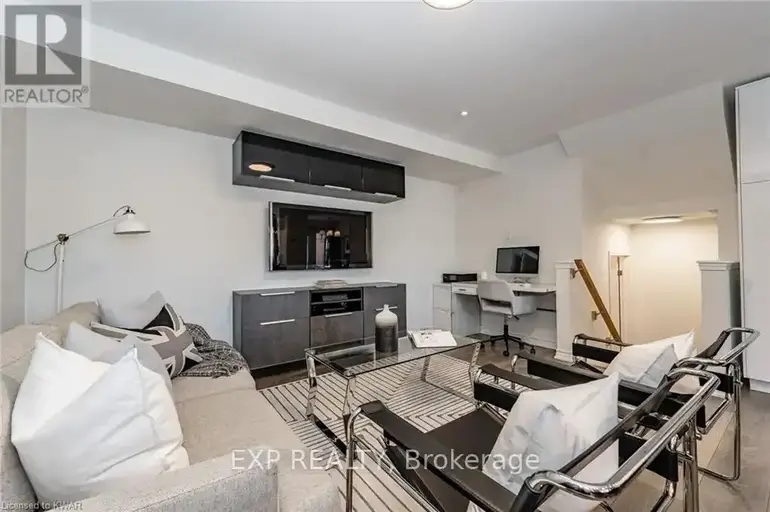 8 STRATUS STREET | 8 STRATUS STREET, Kitchener | 2950839