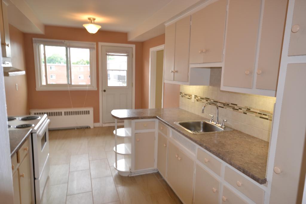 POINTE-CLAIRE - TRÈS GRAND ET LUXUEUX 3½ À LOUER | 2939715