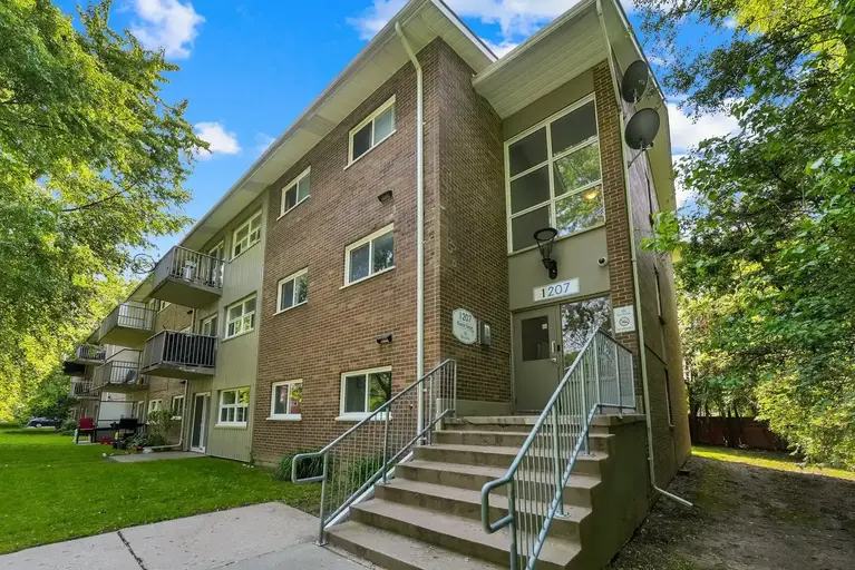 Huron Gardens Apartments | 1203, 1205, 1207, 1209 & 1211 Huron St, London | 2940343