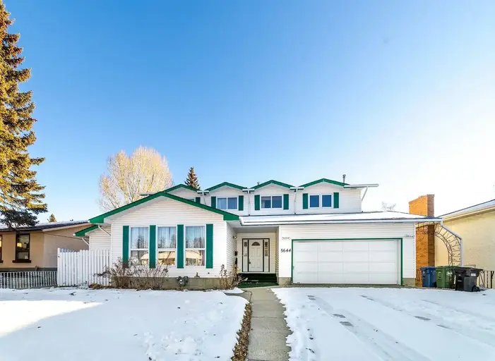 UNIVERSITY/LRT/BUS/- CLEAN, SPACIOUS 2 STRY W/ DBL GRGE - 4+1BDRM+3.5BA | 5644 Dalhousie Drive Northwest, Calgary | 2940464