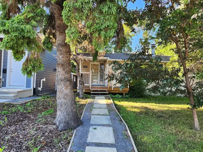 5 Bedroom spacious bungalow in the Glenora has over 2200 sqft of living space | 13915 102 Avenue Northwest, Edmonton | 2940466