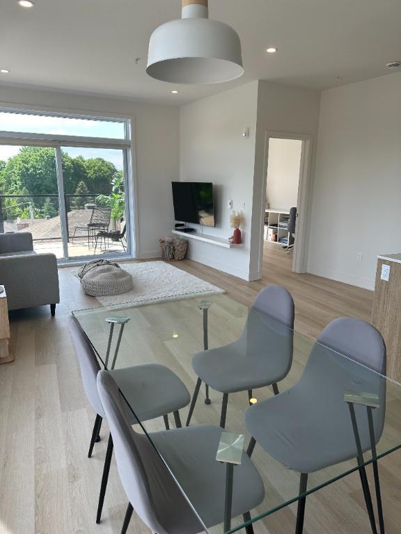 Superbe Condo, 4 1/2, très ensoleillé, garage et ascenseur, 1150 pc, Deux-Montagnes | 2940485