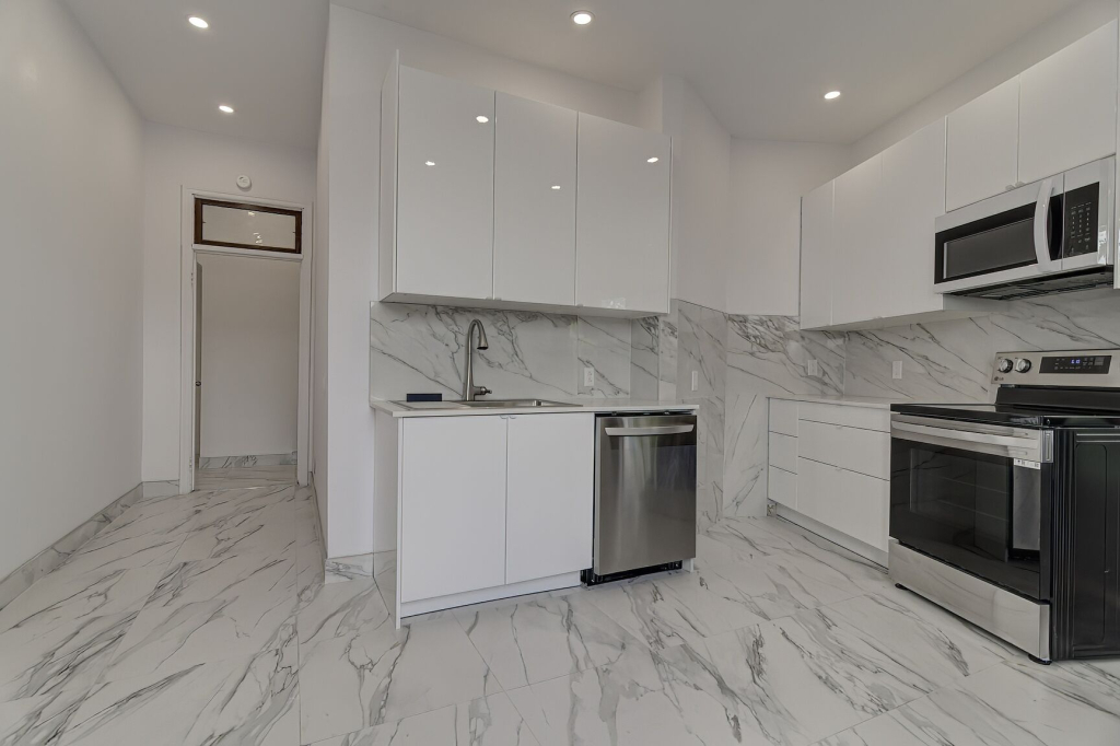 SPACIEUX 5 1/2 AVEC CUISINE +SDB RÉNOVÉS | 2940521