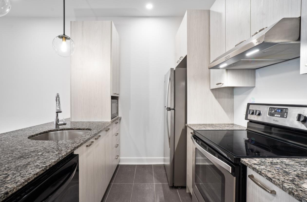 Condo Lumineux Clé En Main! | 2940542