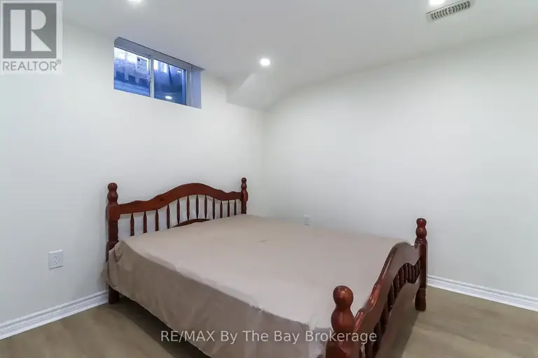 73 PEARL STREET | 73 PEARL STREET, Wasaga Beach | 2940579
